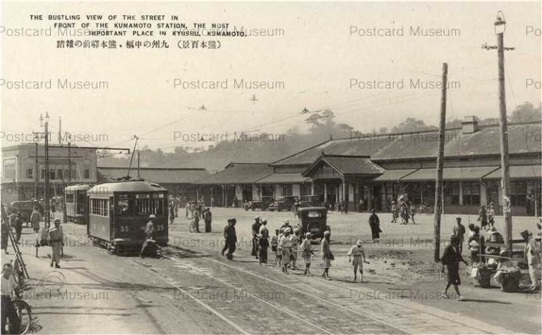 kum010-Kumamoto Station 熊本駅前の雑踏　路面電車